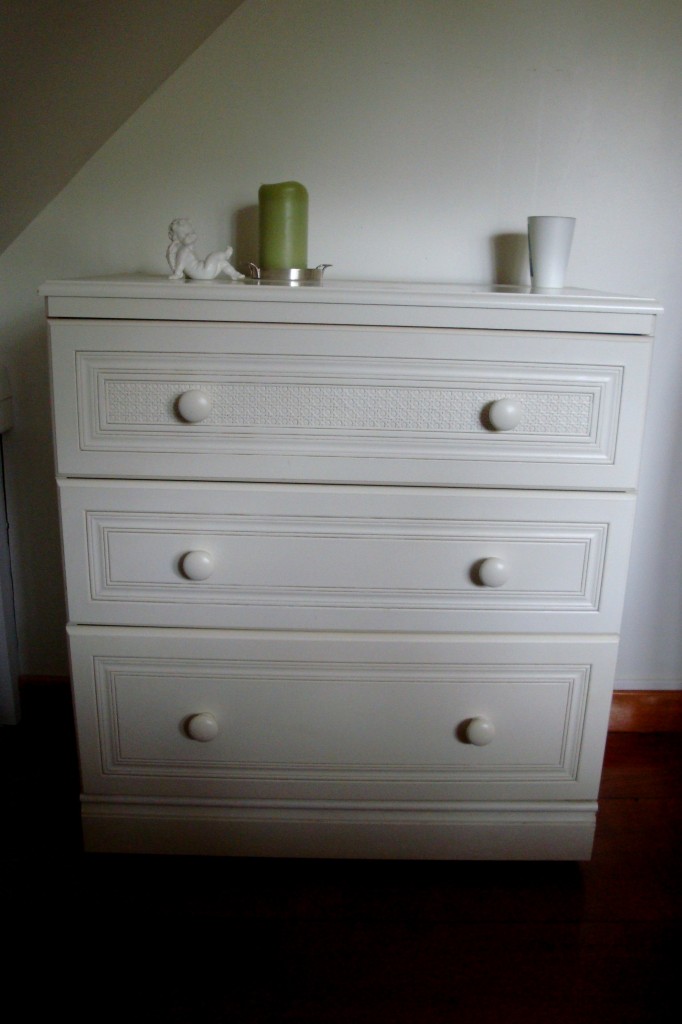 White Commode 3 Drawers (Wood)